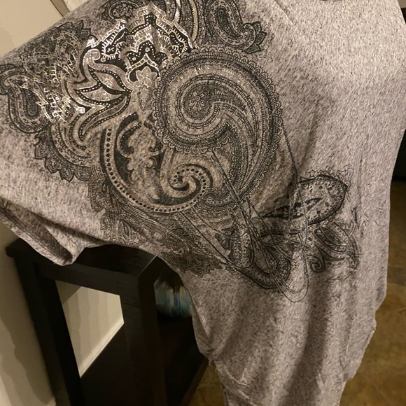 Woman’s top - Picture 2 of 2